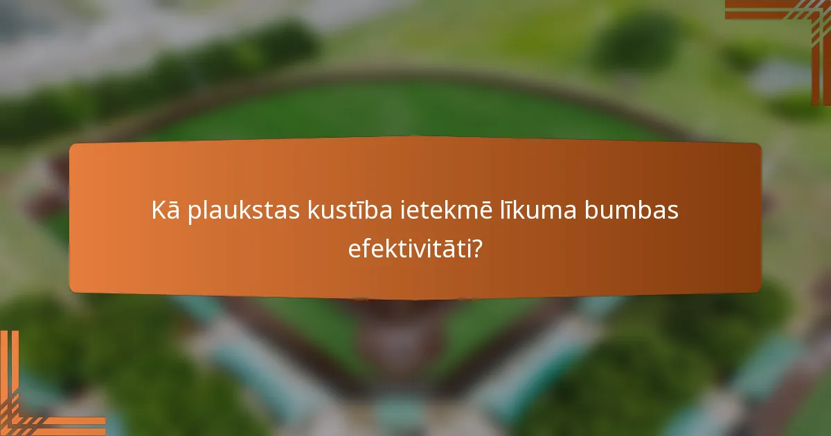 Kā plaukstas kustība ietekmē līkuma bumbas efektivitāti?